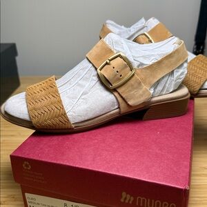 Munro Cleo Meduim Tan Nubuck Buckle Sandals